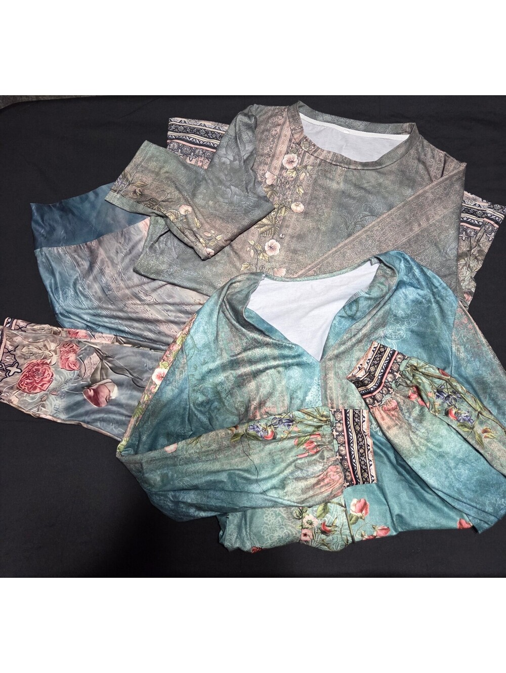 Floral Patterned Two-Piece Outfit with Long Sleeve Tops and Leggings